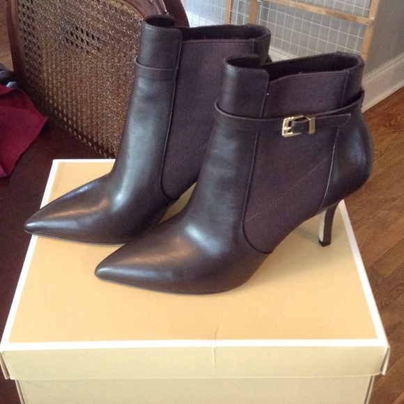 MICHAEL KORS Chocolate Booties - Picture 1 of 5